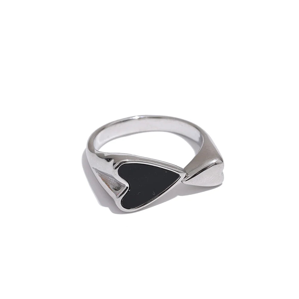 Anello Cuore Dual – Contrasti d’Eleganza