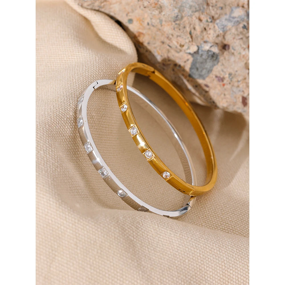 Bracciale rigido con zirconi – Acciaio inossidabile placcato oro 18K