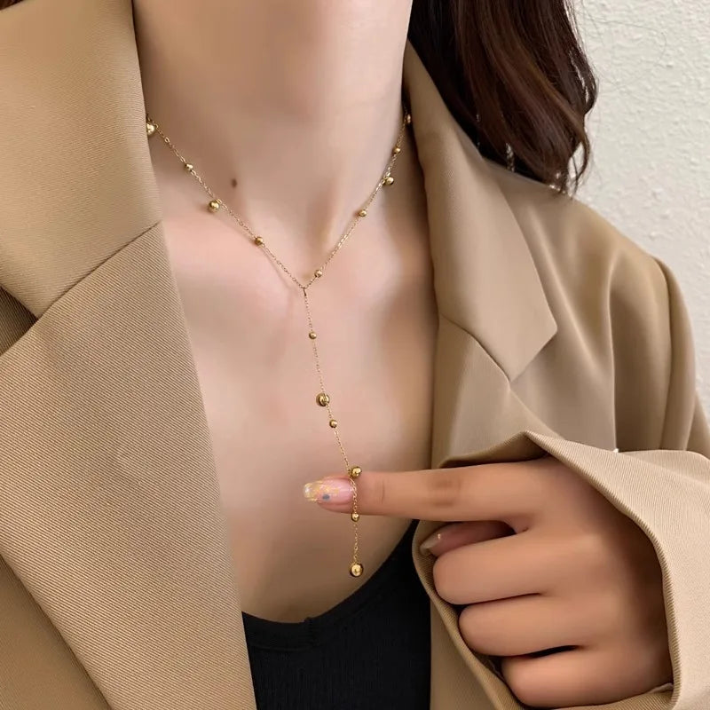 Luce Dorata – Collana Lunga con Perle e Catena Elegante
