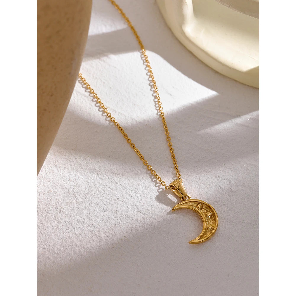 Collana Luna con Zirconi – Eleganza Celeste Impermeabile
