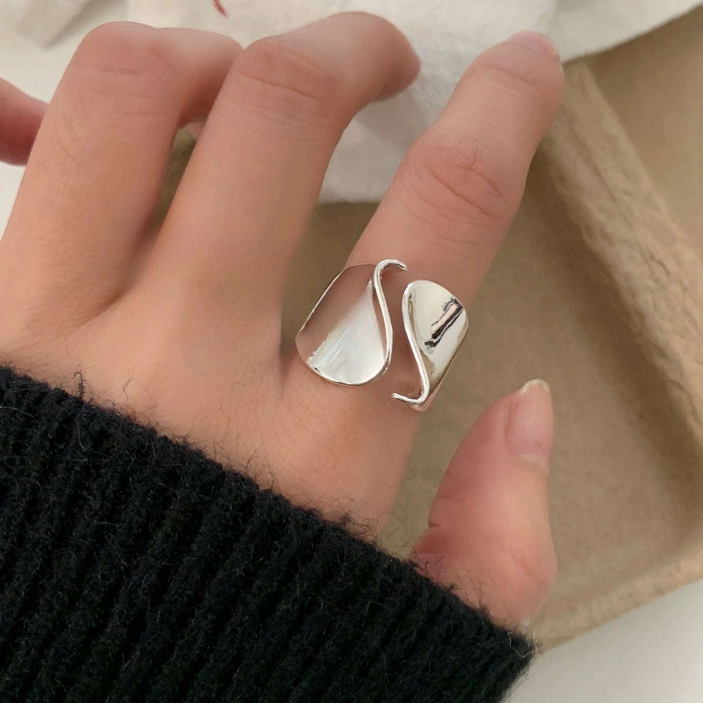 Essenza Pura – Grande anello aperto in argento sterling 925