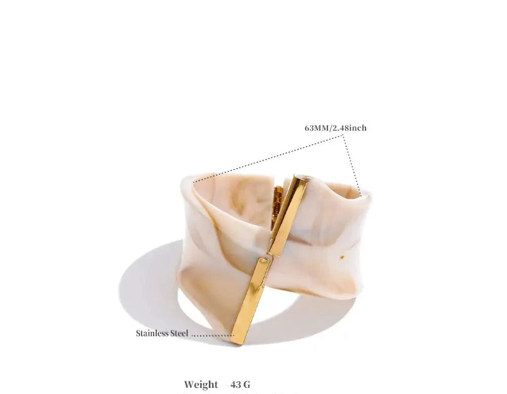 Bracciale Largo in Resina con Dettaglio Dorato