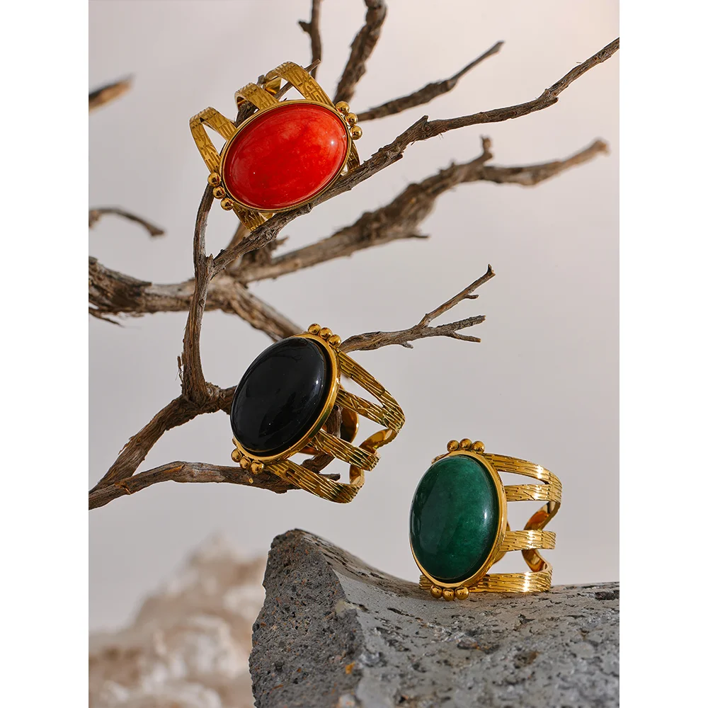 Anello “Gemma d’Oro” – Fascia intrecciata con pietra colorata