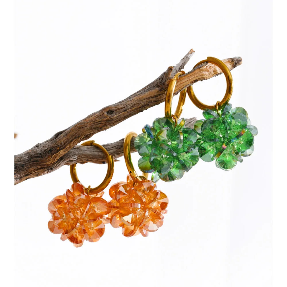 Orecchini “Crystal Bloom” – Cerchi Dorati & Sfera di Cristallo