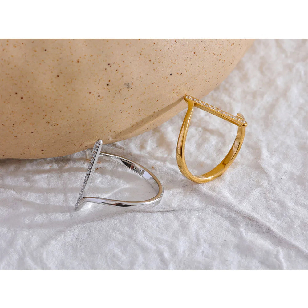 Anello Geometrico Intrecciato con Zirconi – Acciaio Inossidabile Oro o Platino