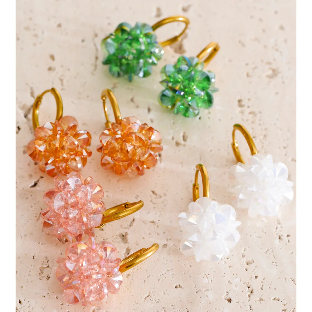 Orecchini “Crystal Bloom” – Cerchi Dorati & Sfera di Cristallo