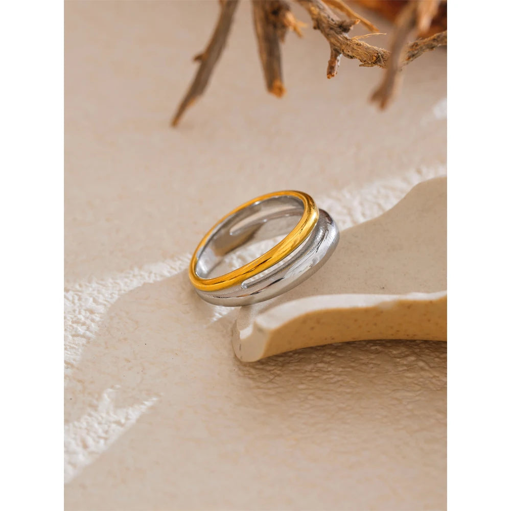 Anello Bicolore Geometrico – Acciaio Inossidabile Oro & Argento