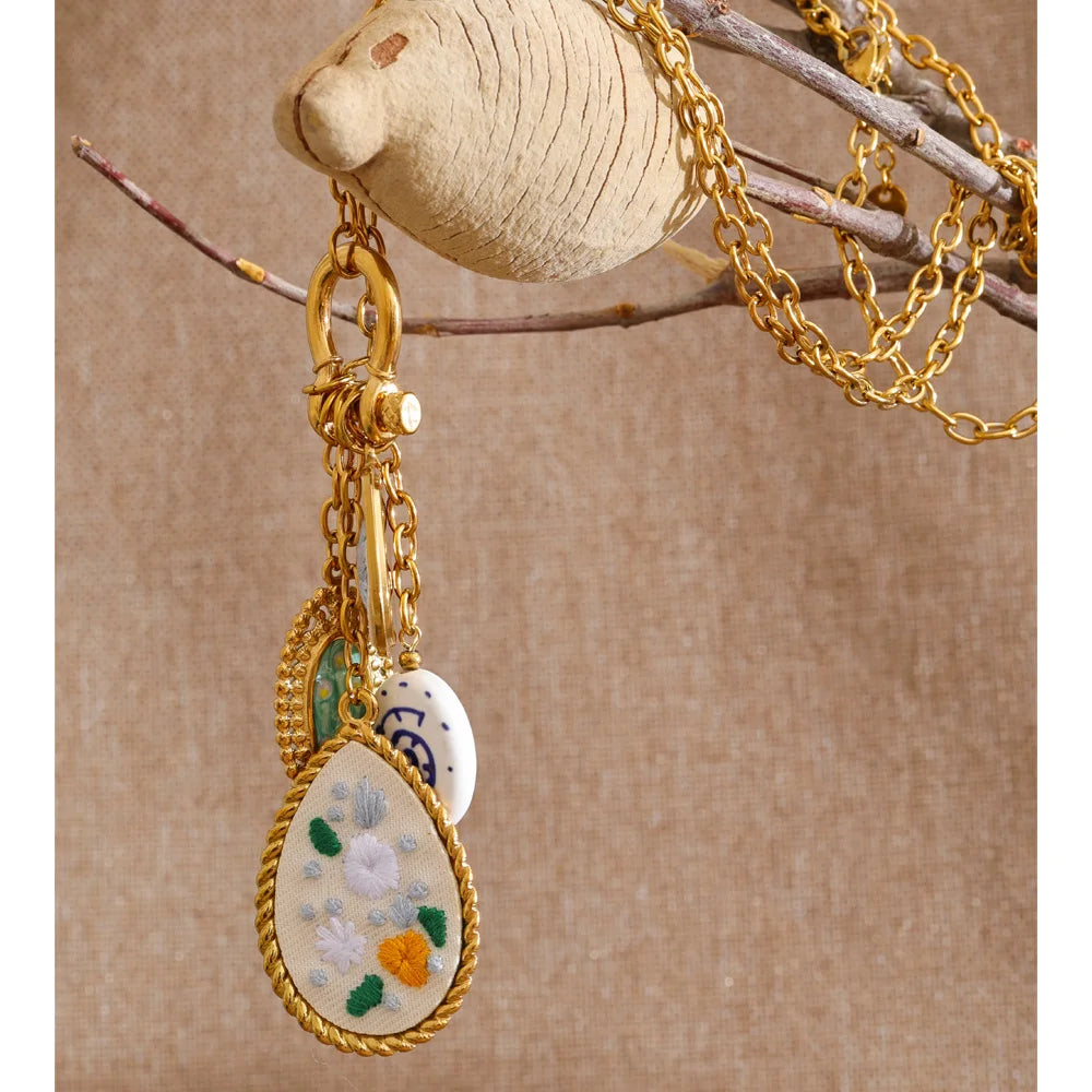 Collana Lunga con Ciondoli Smaltati Multicolor