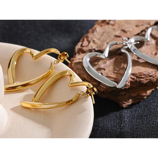 Orecchini Cuore Minimal in Acciaio Inossidabile – Oro o Platino