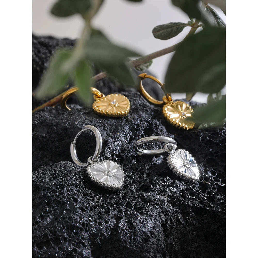 Orecchini a cerchio con cuore pendente – Acciaio inossidabile oro o platino
