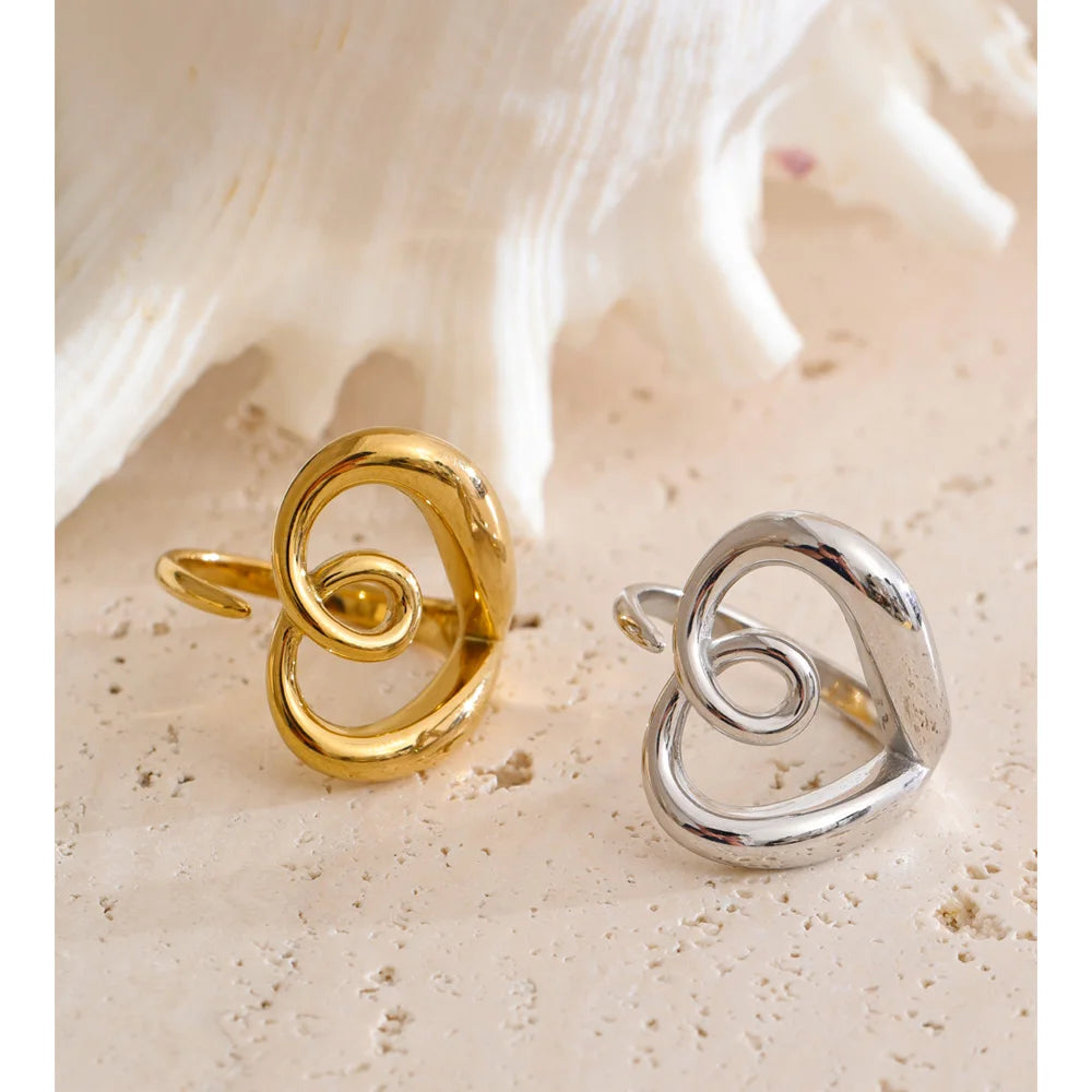 Anello Cuore Minimalista in Acciaio – Finitura Dorata o Argento