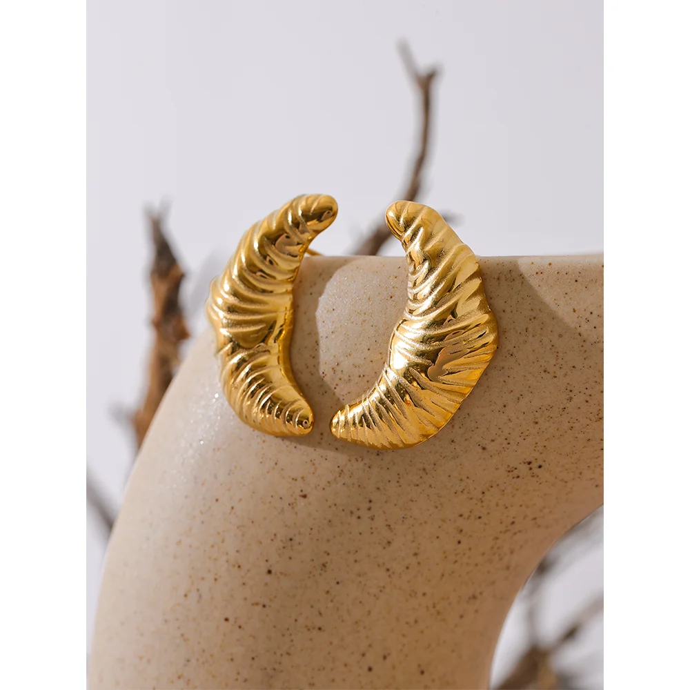 Orecchini Luna Croissant – Eleganza Dorata e Argento Lucente