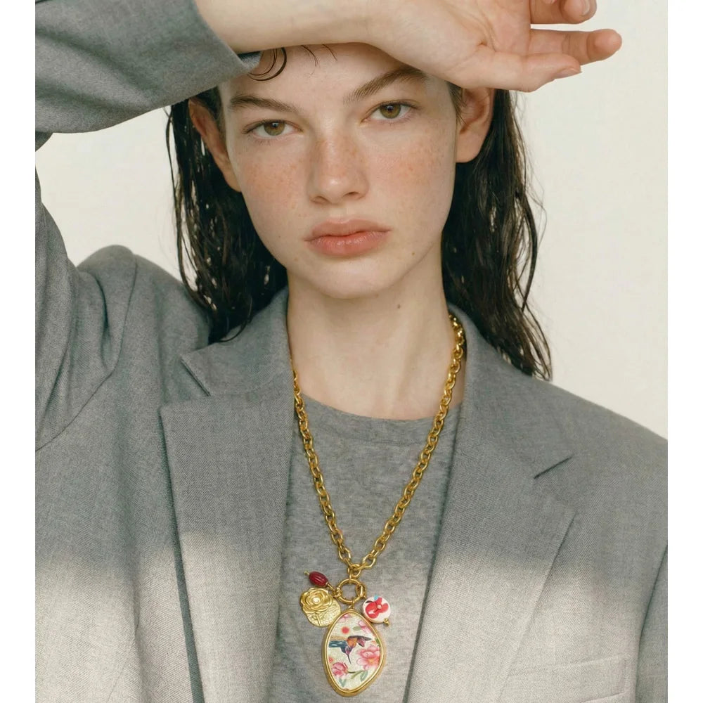Collana Fiore Vintage con Ciondolo Smaltato – Acciaio Inossidabile