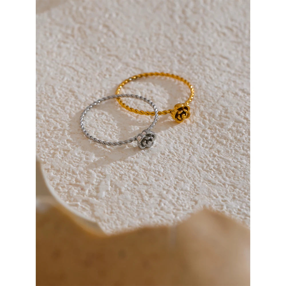 Anello con Fiore Intagliato – Acciaio Inossidabile Oro o Argento
