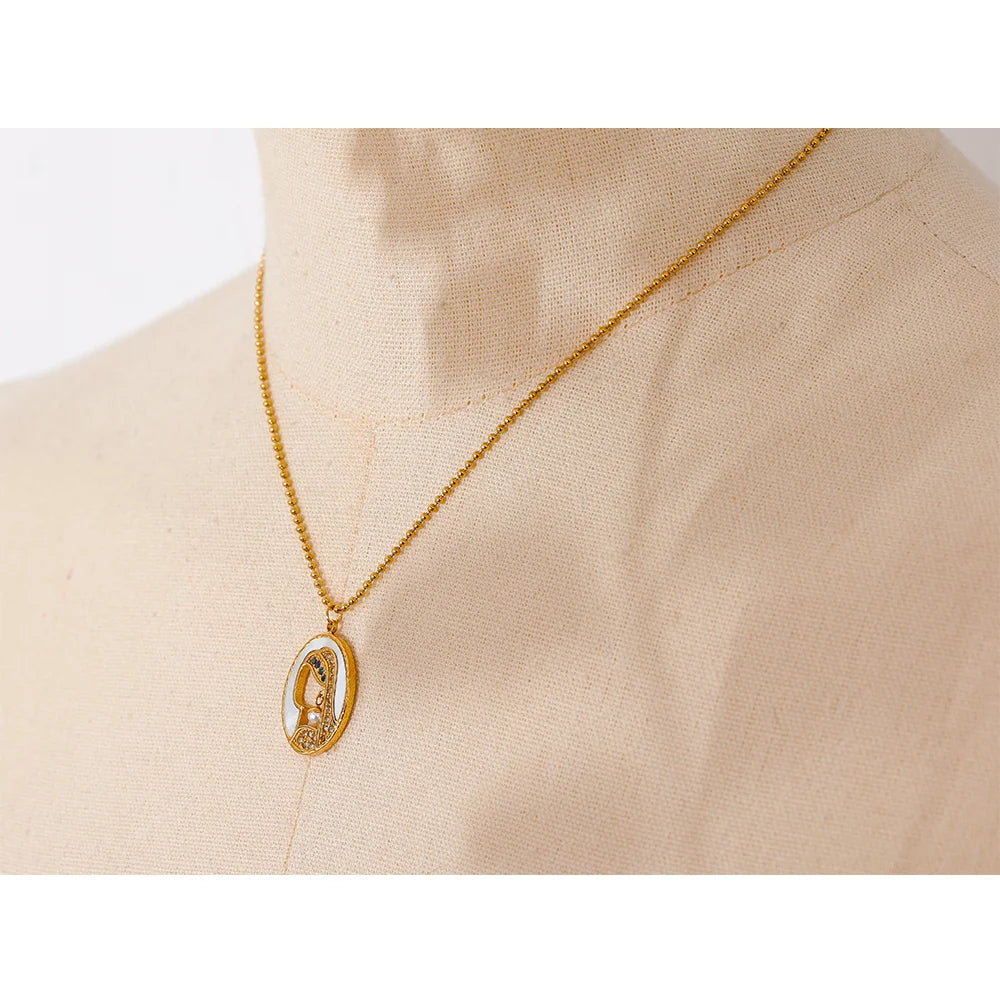 Collana Ritratto Dorato – Grazia e Luce
