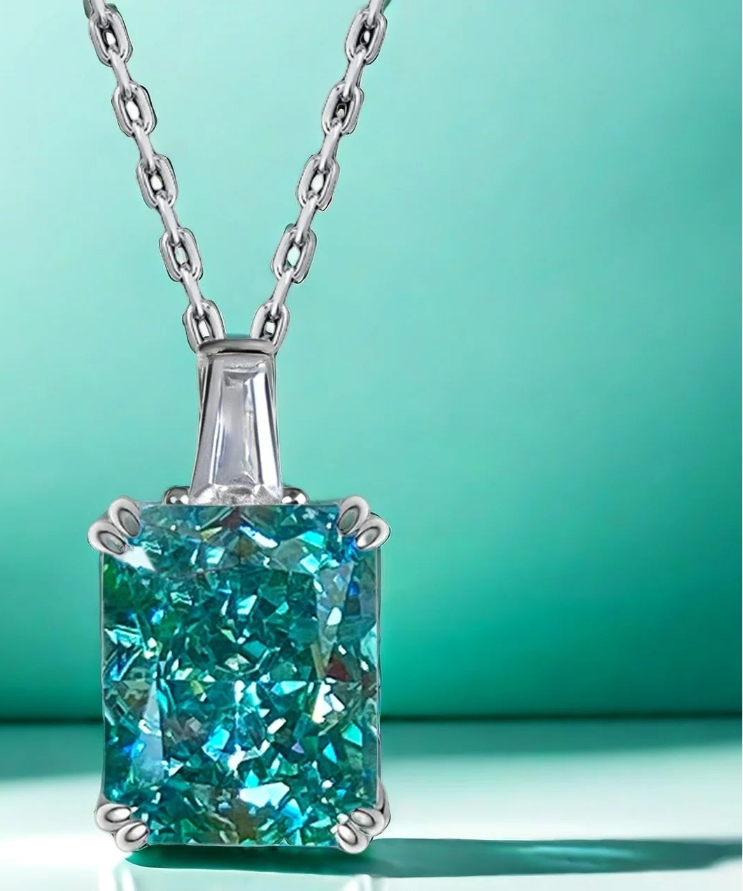 Collana “Blue Radiance” – Taglio Ghiaccio