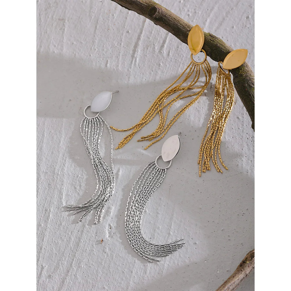 Orecchini Cascade – Eleganza in Movimento