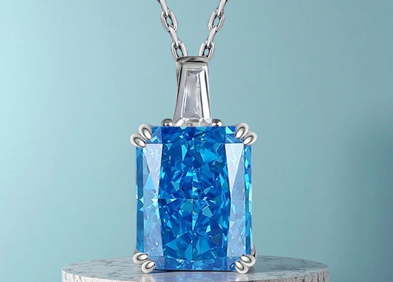 Collana “Blue Radiance” – Taglio Ghiaccio