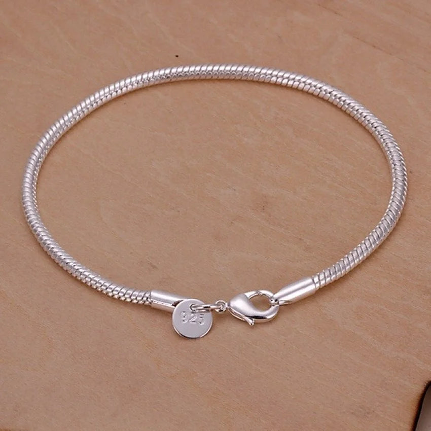 "Linea di Luce – Bracciale a Catena a Serpente in Argento"