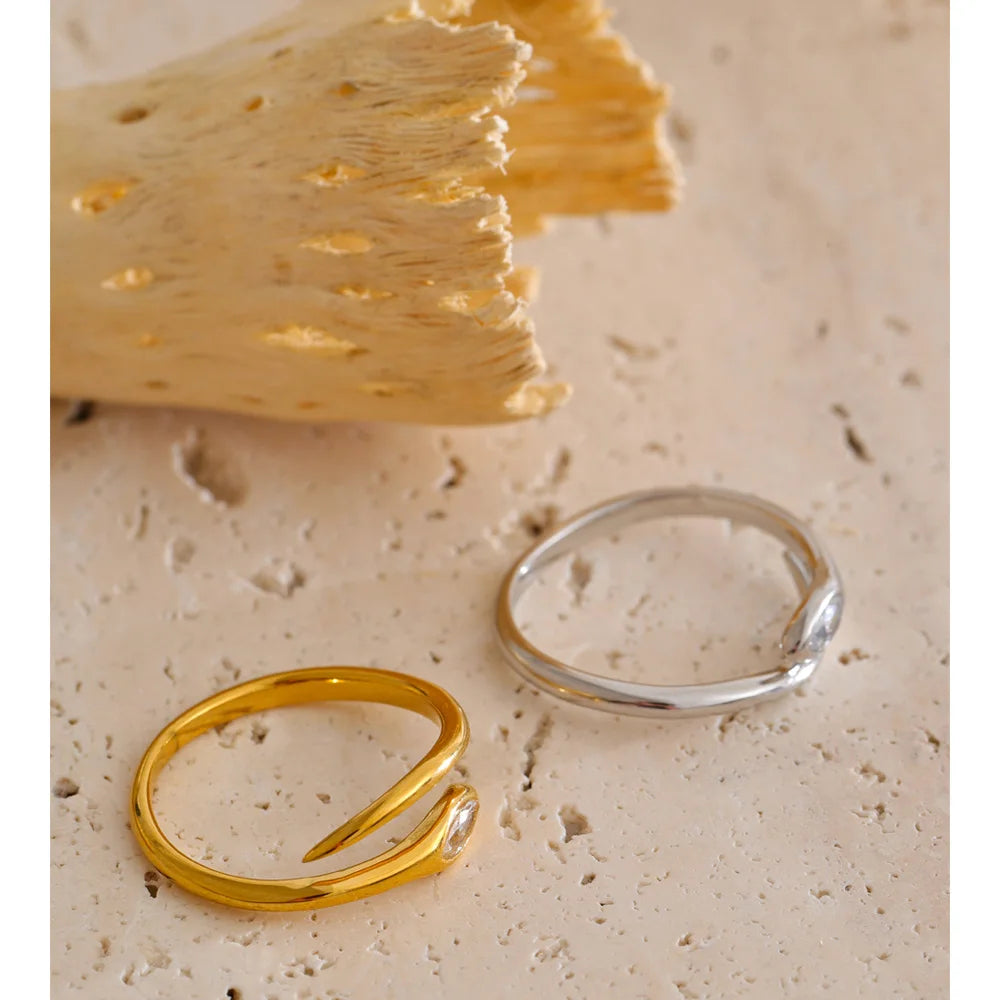 Anello “Serpent Twist” – Linee Avvolgenti