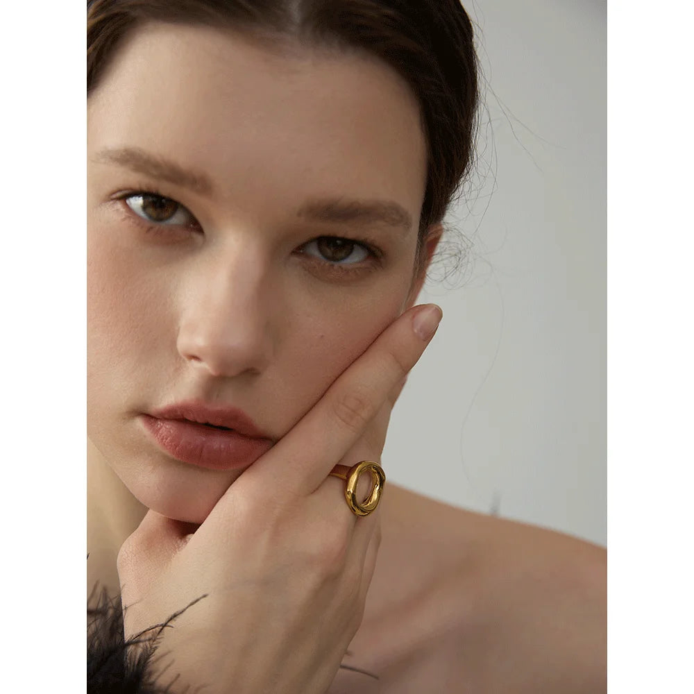 Anello Minimalista Dorato – Design Geometrico in Acciaio Inossidabile