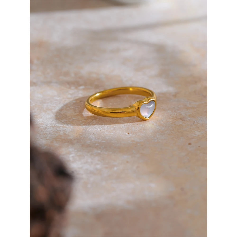 Anello Cuore di Madreperla – Eleganza Dorata