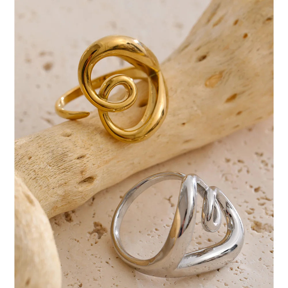 Anello Cuore Minimalista in Acciaio – Finitura Dorata o Argento
