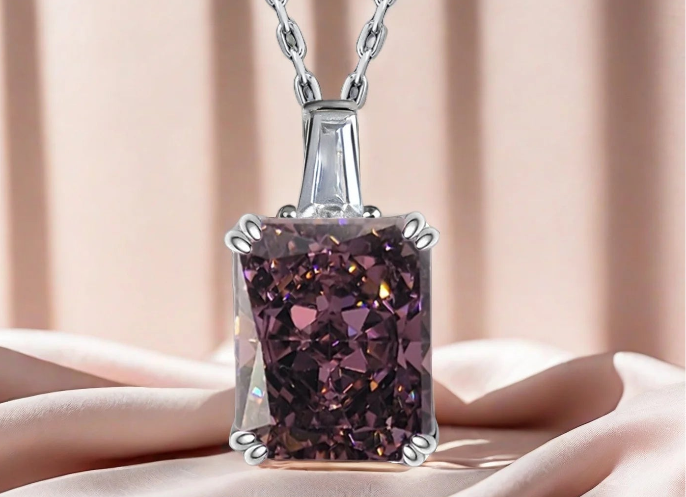 Collana “Blue Radiance” – Taglio Ghiaccio