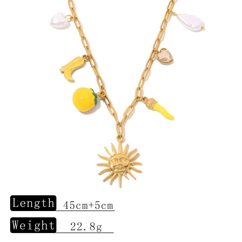 Collana Amuleto con Sole e Charm Colorati – Acciaio Inossidabile Dorato con Ciondolo Peperoncino (Giallo o Blu)