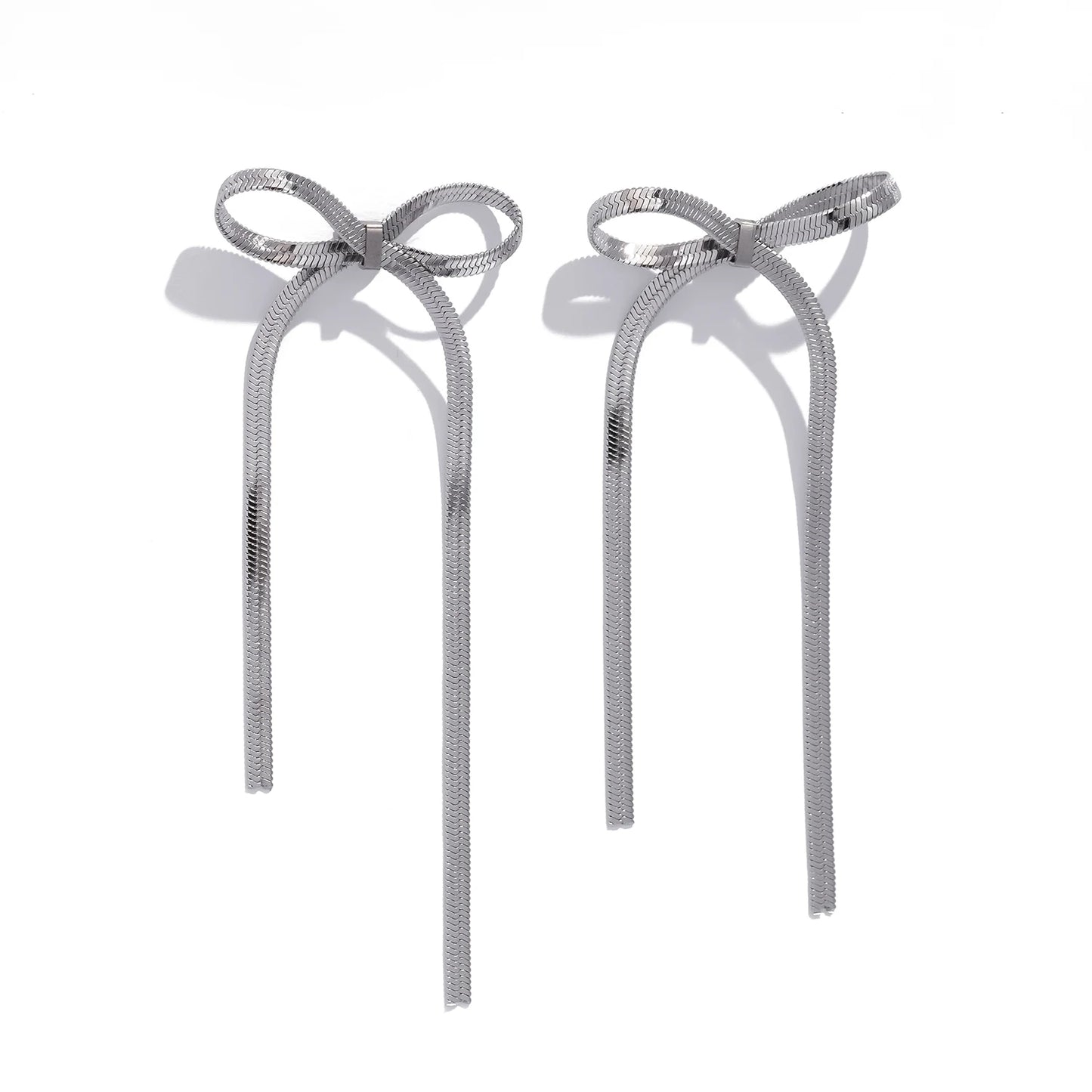 Orecchini Fiocco con Nappa – Eleganti e raffinati