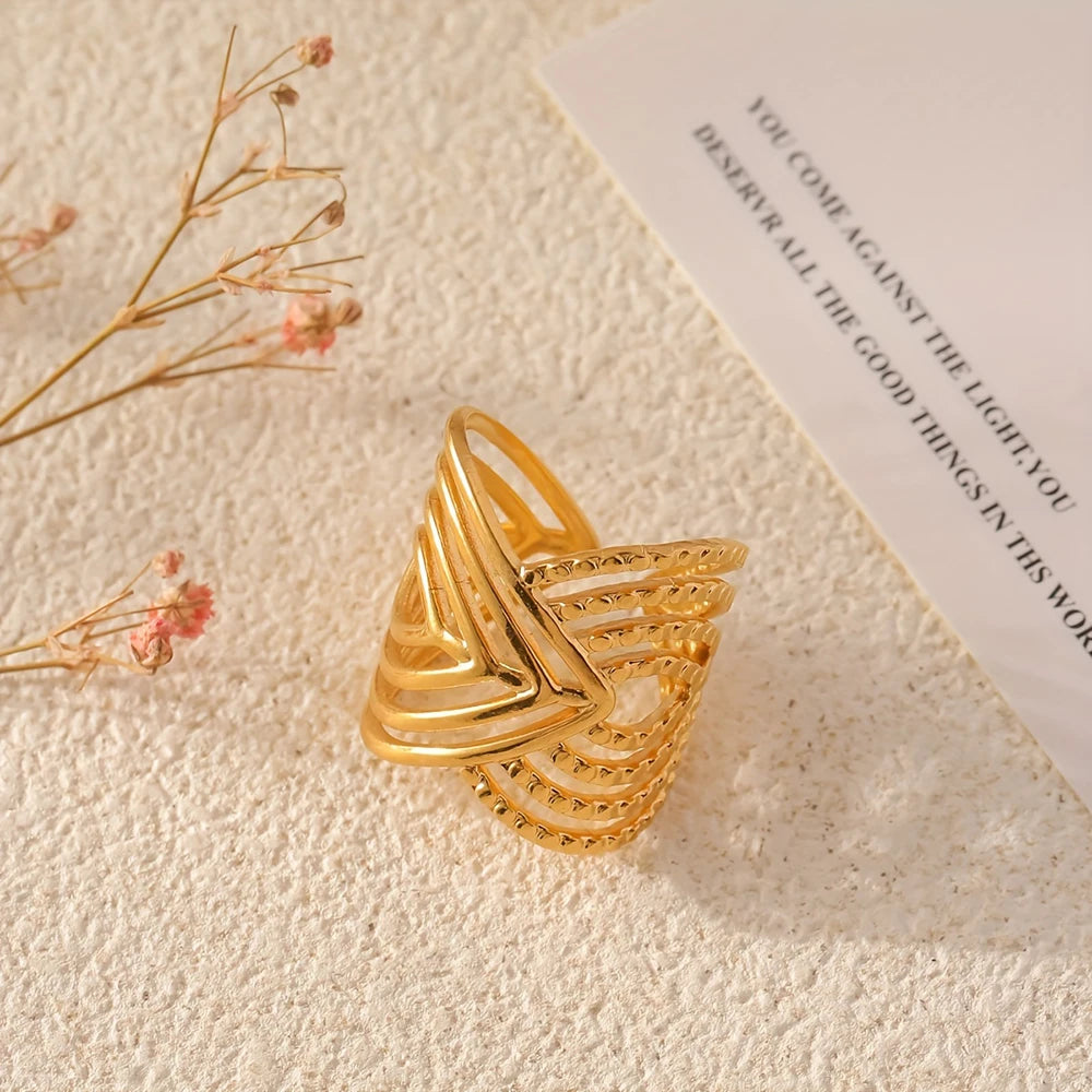 Anello Geometrie Irregolari – Eleganza Contemporanea