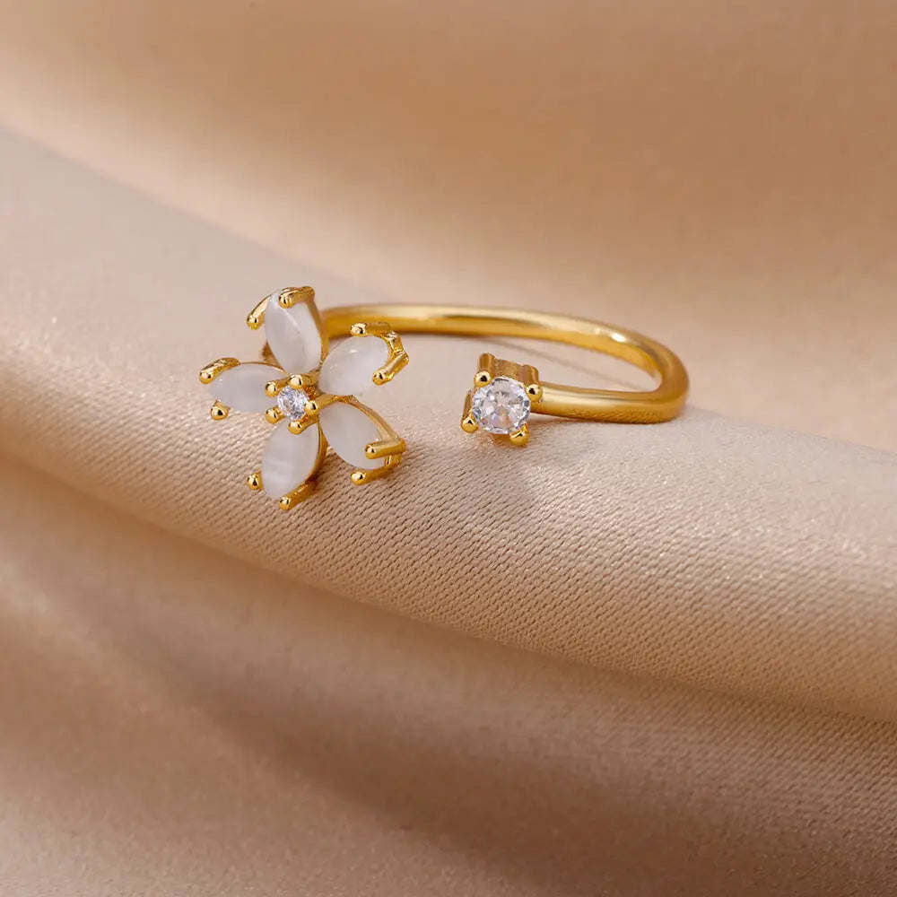 Anello Fiori d’Opale – Luci e Petali