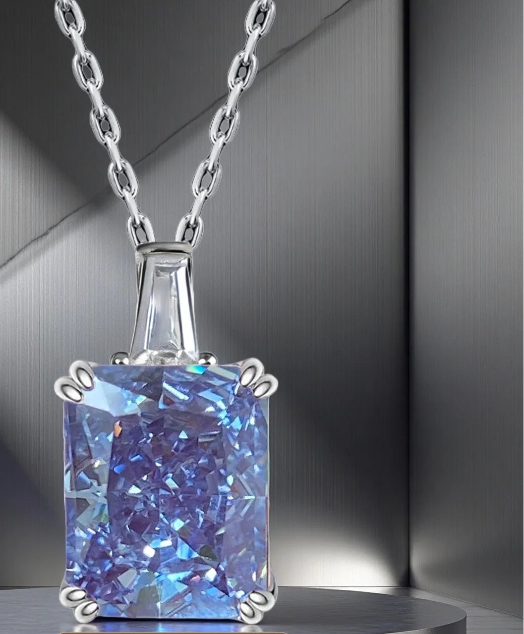 Collana “Blue Radiance” – Taglio Ghiaccio