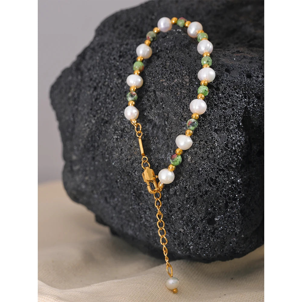 Bracciale con perle d’acqua dolce e pietre naturali