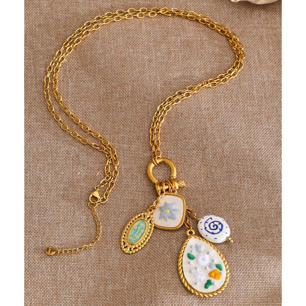 Collana Lunga con Ciondoli Smaltati Multicolor