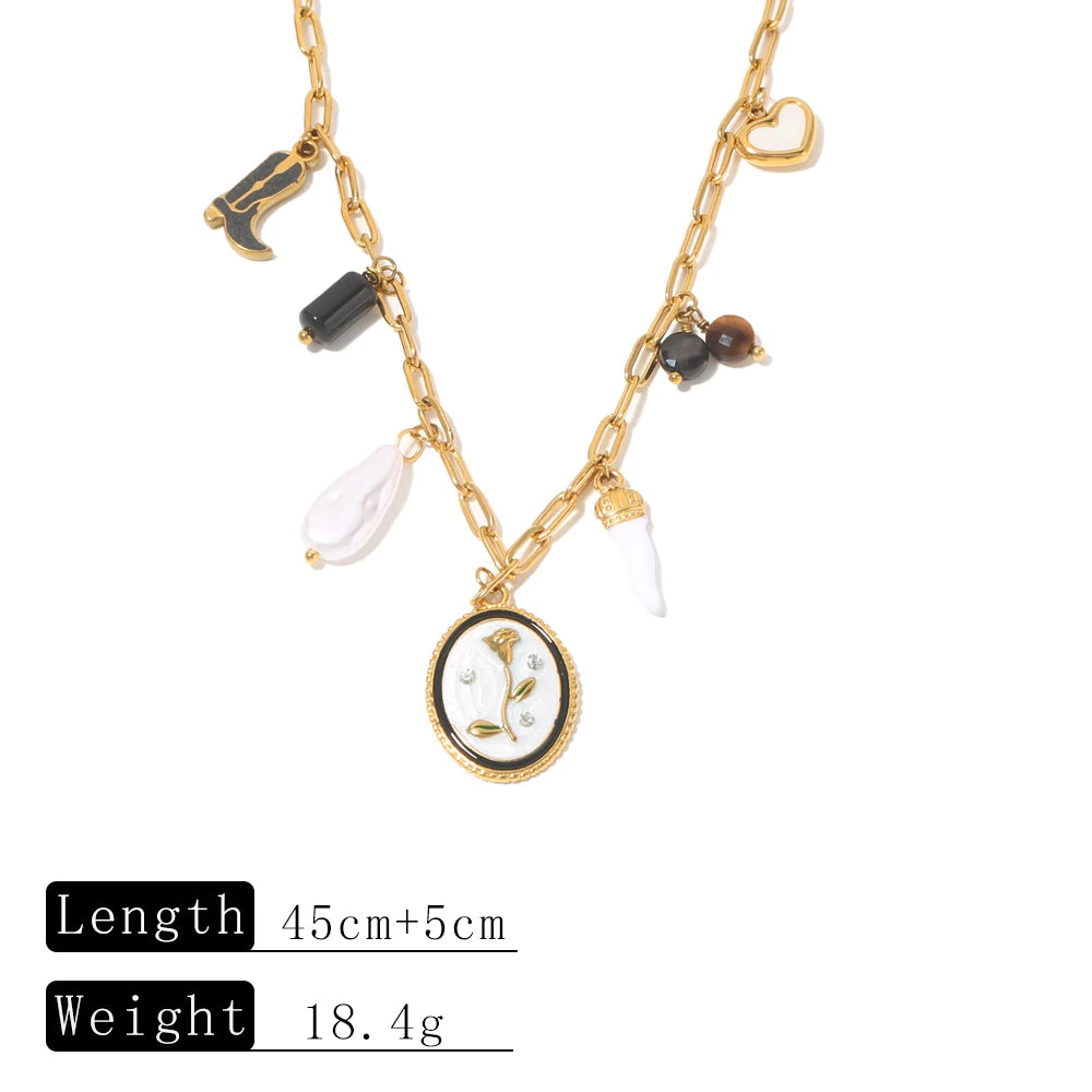 Collana Charm Rosa –Gioiello raffinato con dettagli in oro