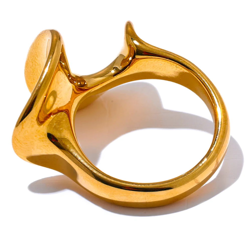 Anello Onde Lucenti – Eleganza Irregolare