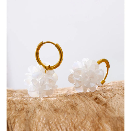 Orecchini “Crystal Bloom” – Cerchi Dorati & Sfera di Cristallo