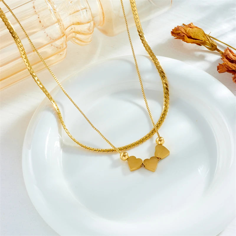 Collana a doppia catena con ciondolo 3 cuori pastello