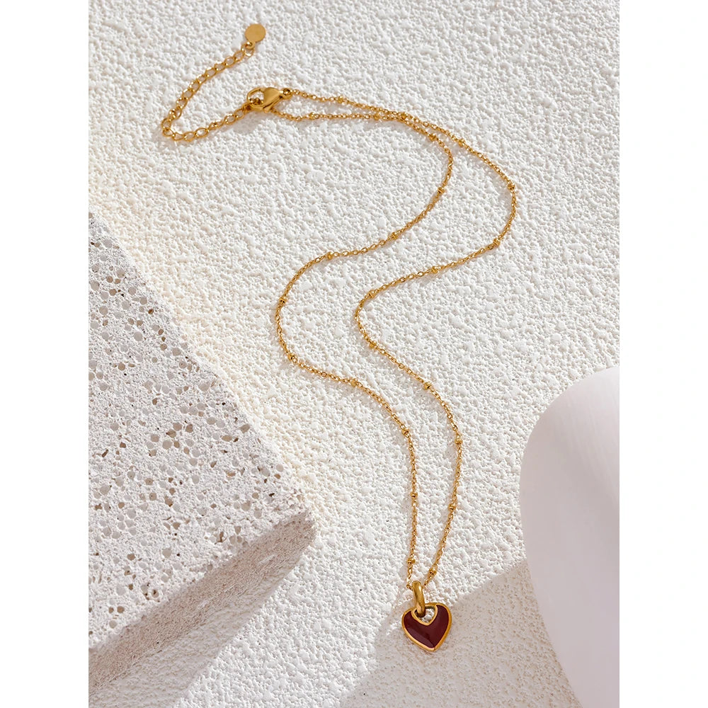 Collana Cuore Rosso – Passione e Eleganza
