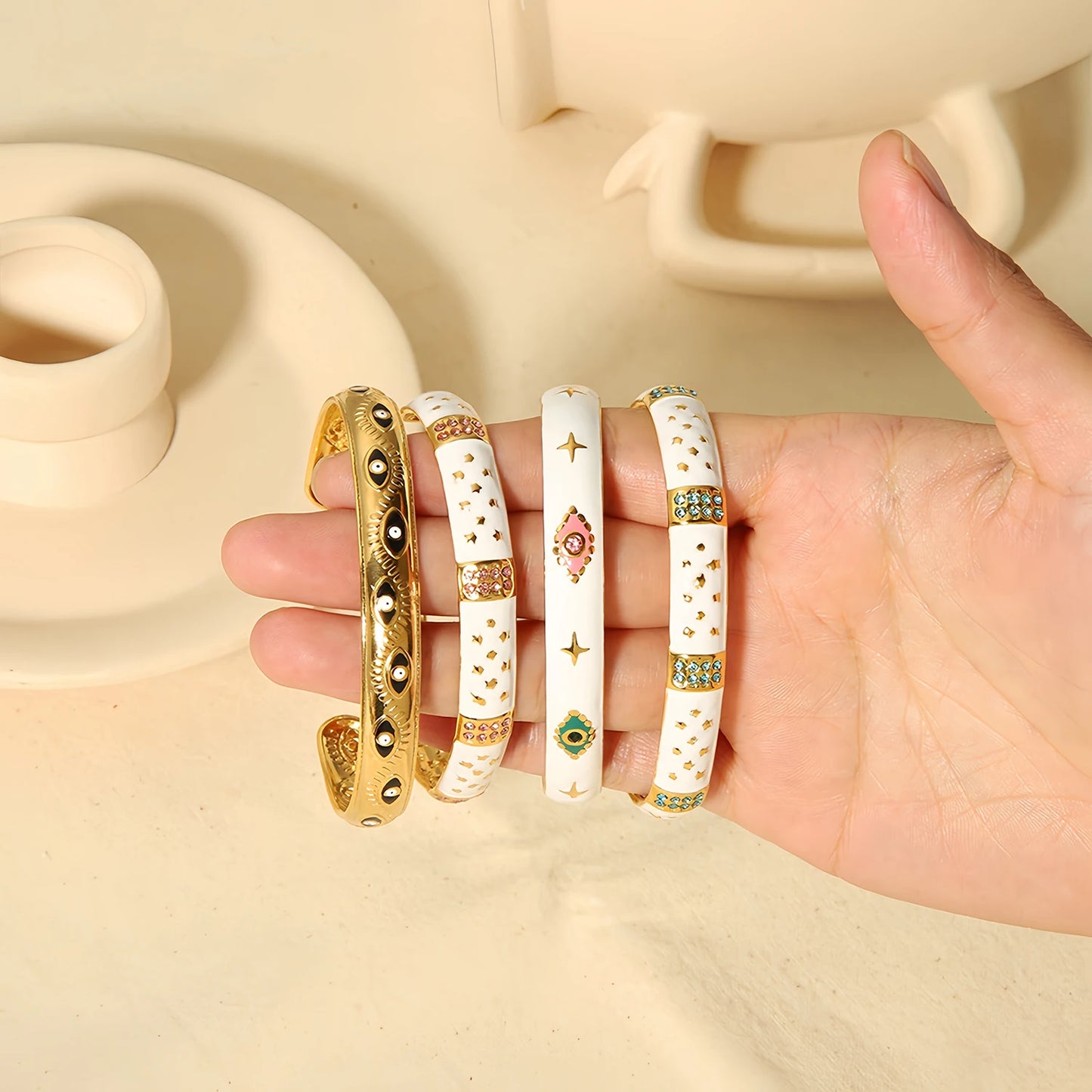 Bracciale Regolabile con Goccia d’Olio – Acciaio Inossidabile Placcato Oro 18K con Zirconi Intarsiati 4 Varianti Eleganti