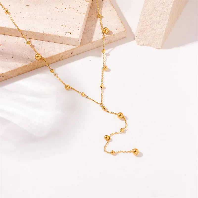 Luce Dorata – Collana Lunga con Perle e Catena Elegante