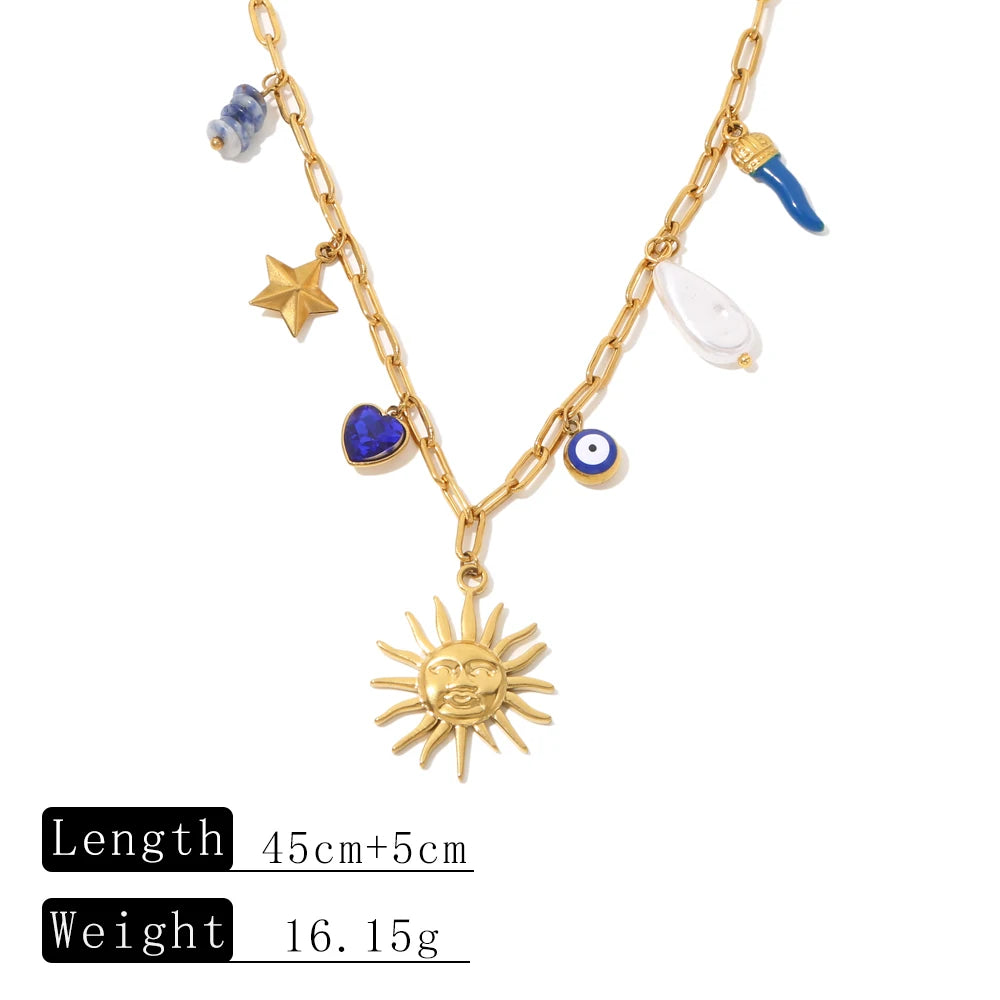 Collana Amuleto con Sole e Charm Colorati – Acciaio Inossidabile Dorato con Ciondolo Peperoncino (Giallo o Blu)