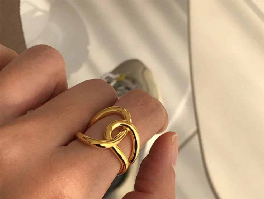 Anello “Twist Knot” – Linee Intrecciate