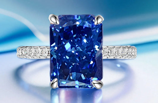 Anello “Crystal Shine” in Argento S925 – Taglio Ghiaccio Premium