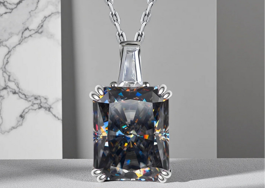 Collana “Blue Radiance” – Taglio Ghiaccio