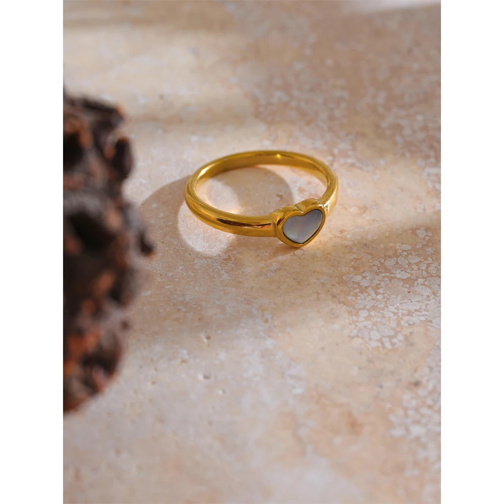 Anello Cuore di Madreperla – Eleganza Dorata
