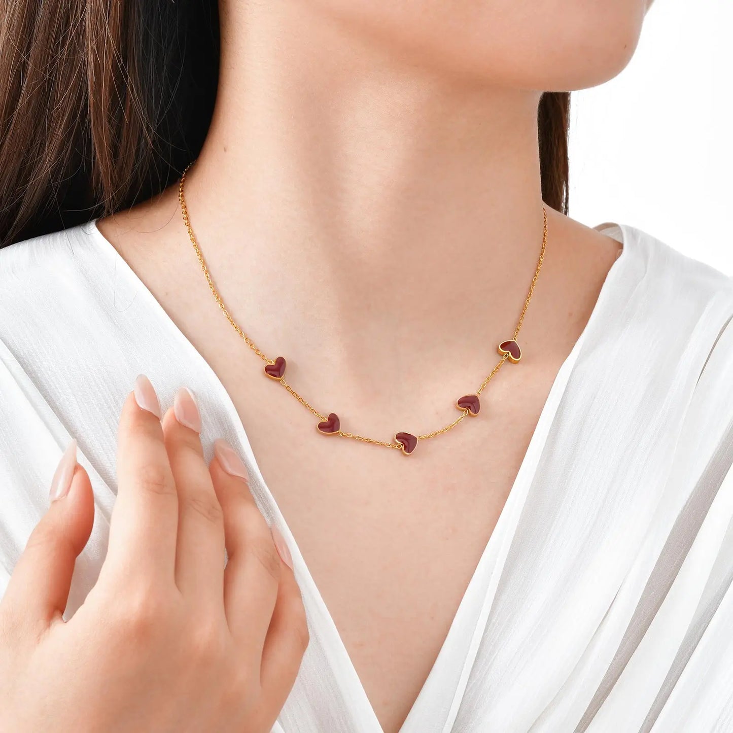 Collana girocollo con cuori rossi chic – Acciaio inossidabile placcato oro