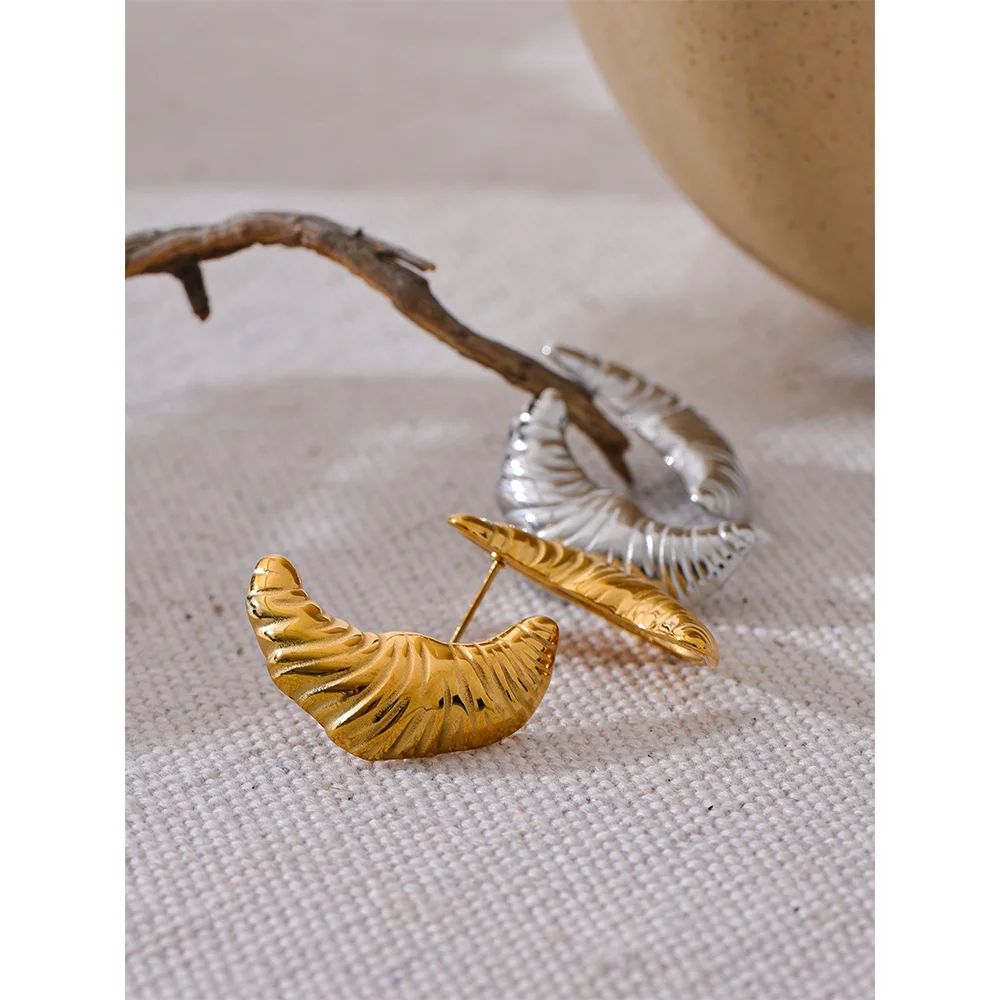 Orecchini Luna Croissant – Eleganza Dorata e Argento Lucente