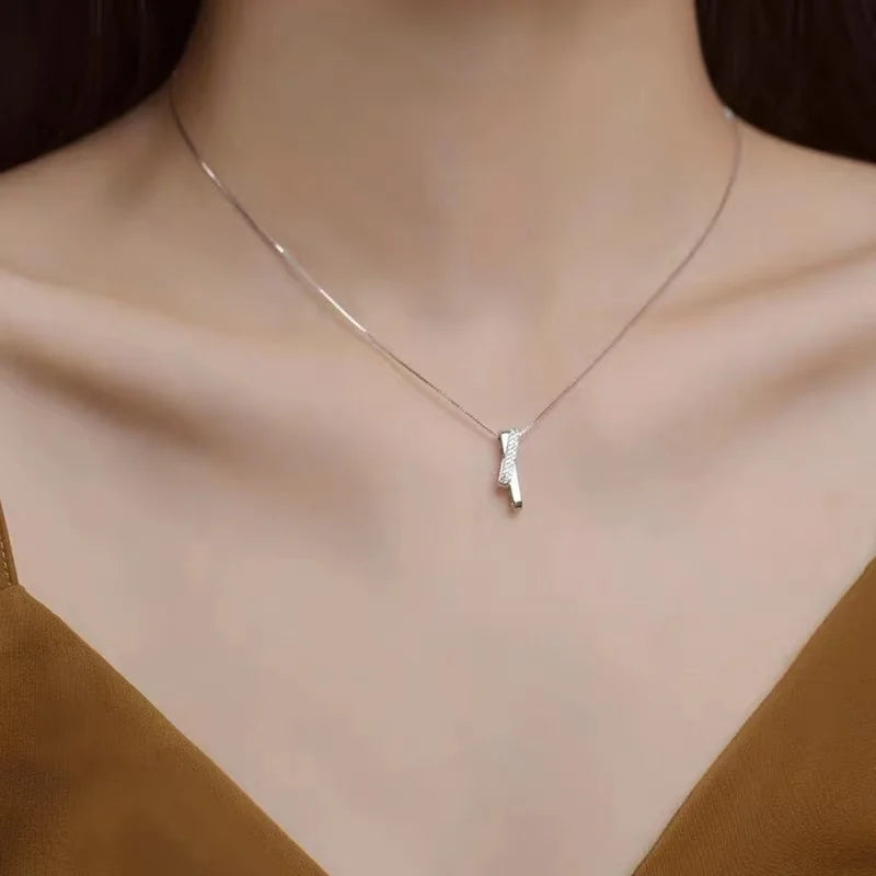 Collana Girocollo Incrociata con Zirconi – Eleganza in Argento 925